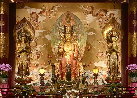Buddha Tooth Temple in Chinatown, Singapore